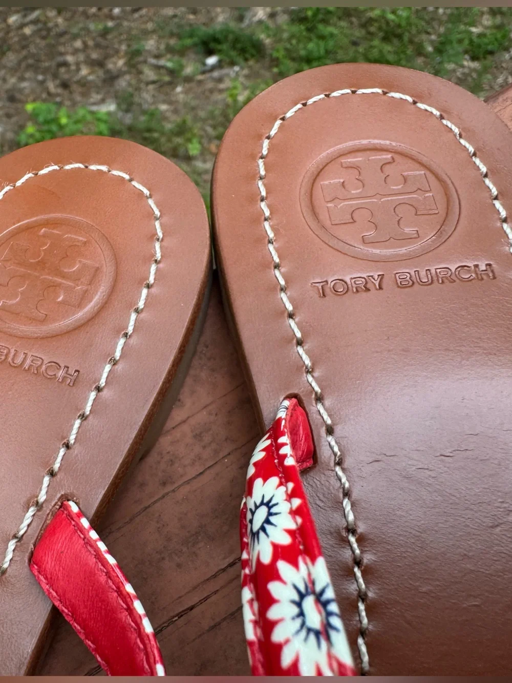 Tory Burch Red Floral Leather Thong Flip Flops Sandals Women’s 6 medallion